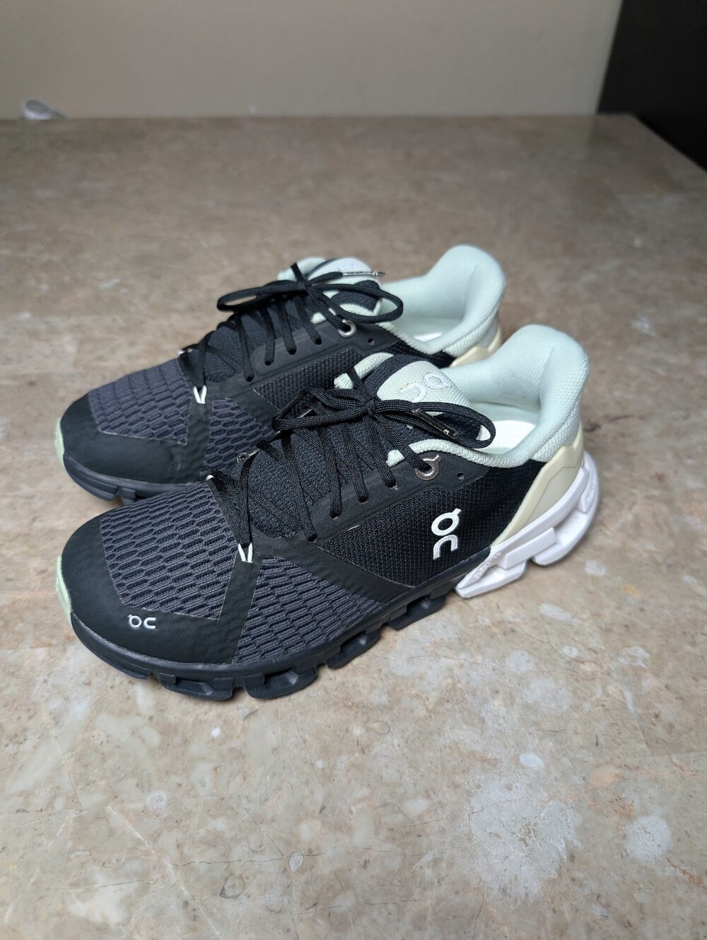 On Cloudflyer Swiss Engineering ® Running Shoes Black- mint Women Size 7 No Box - Picture 2 of 9